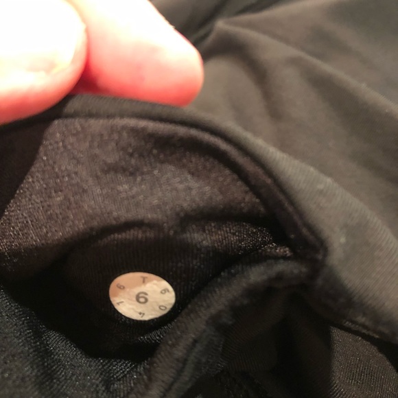 LULULEMON Full Length Black Mesh Stripe Leggings Size 6 - Picture 2 of 5